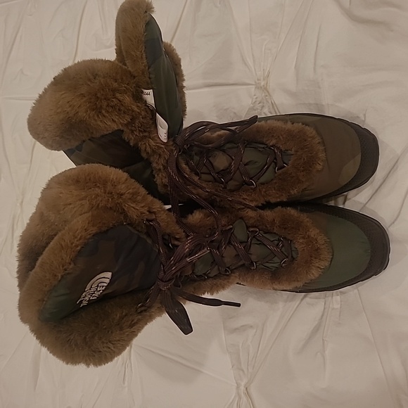 North Face Winter Boots - Picture 8 of 10